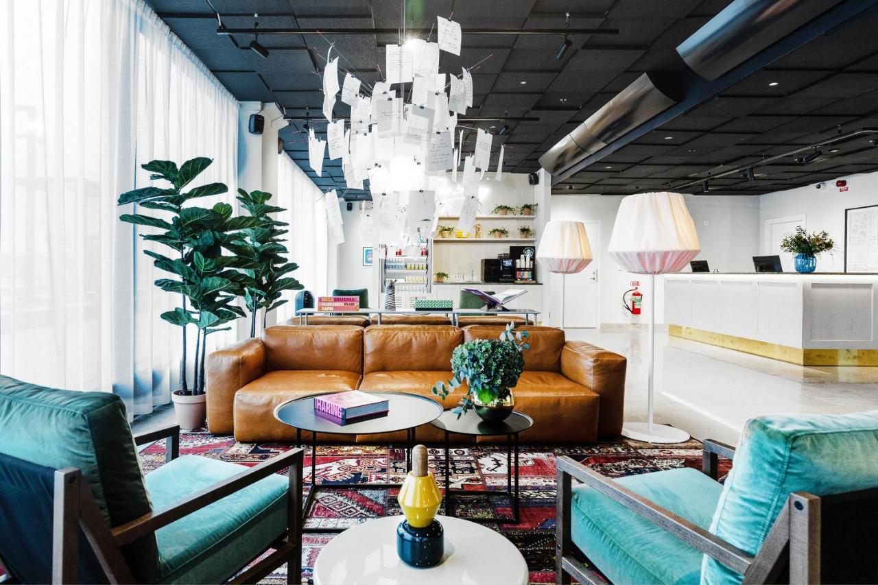 Biz Apartment Bromma Stockholm Exteriér fotografie The lobby of the hotel